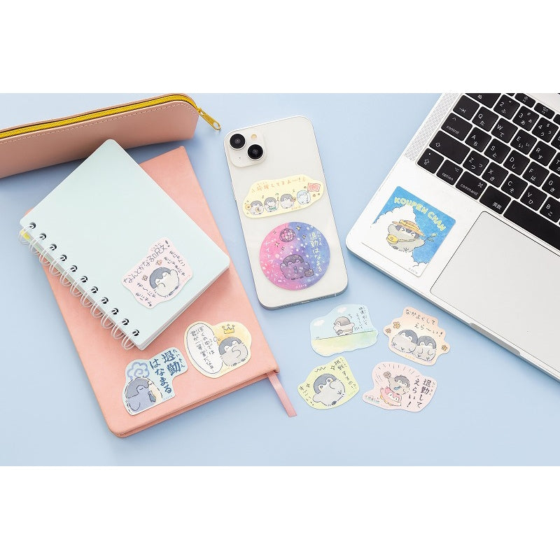 コウペンちゃん スマホに貼れるサイズのマットステッカー（坂道歩いてえら～い！）