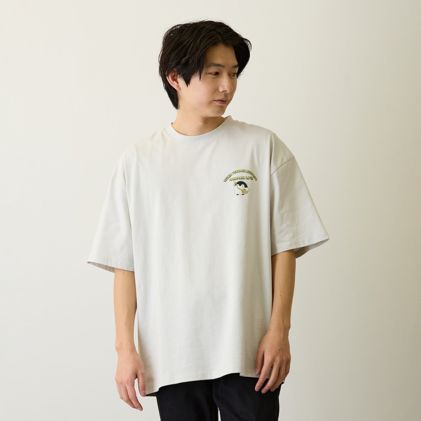 TV anime “Koupen-chan”Commuting, attending school, business trips, Hanamaru life! Big Silhouette T-shirt Crowded Train Gray