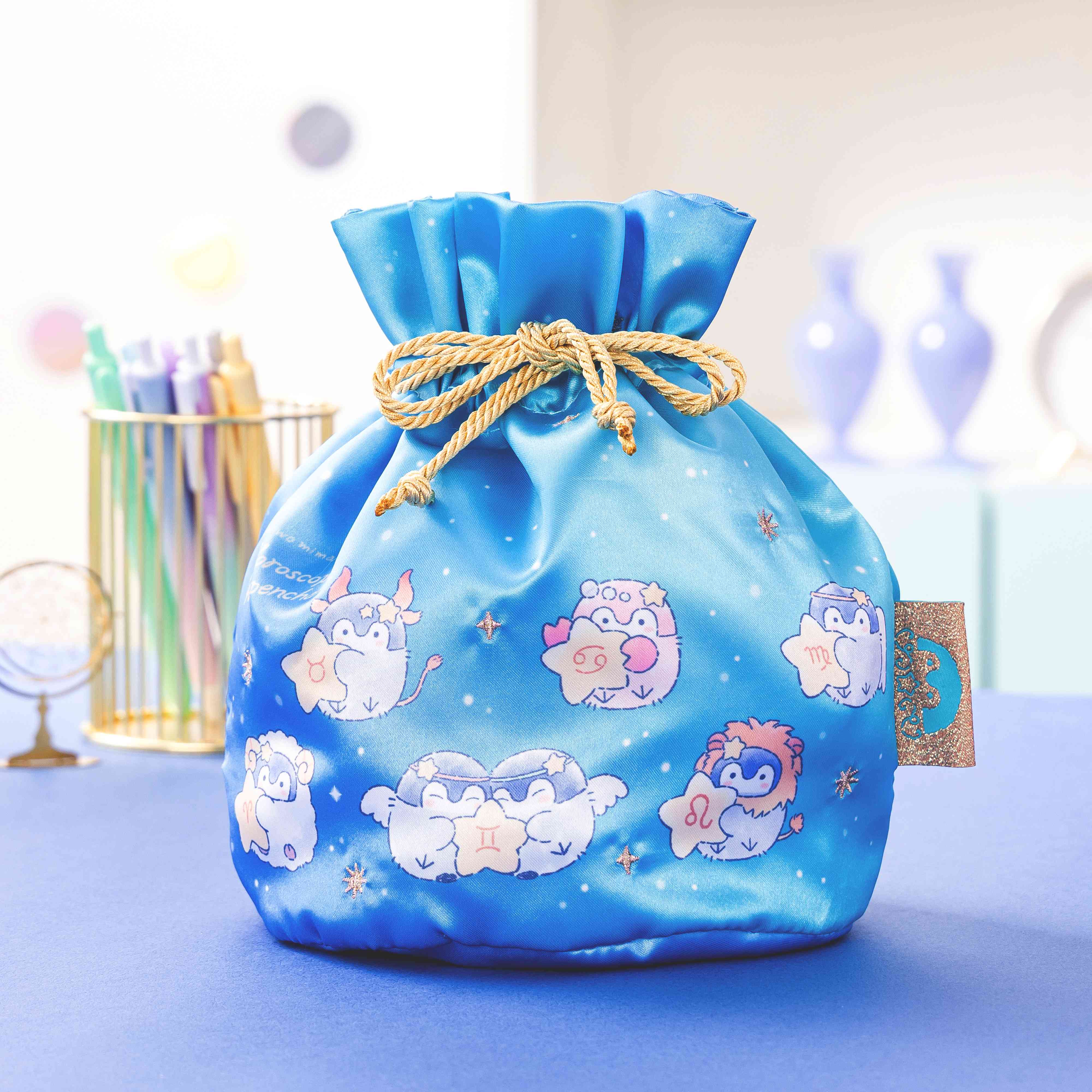 コウペンちゃん 君をみまもる星座な丸底巾着 – コウペンちゃん